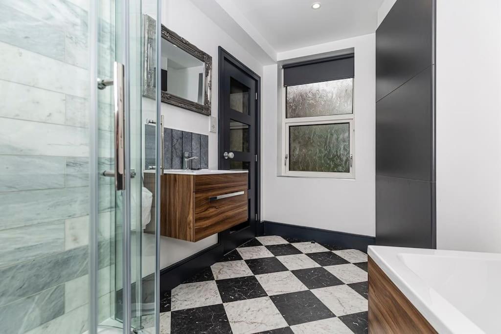 Bootique House - Luxury Group Accommodation In Wakefield Exterior photo