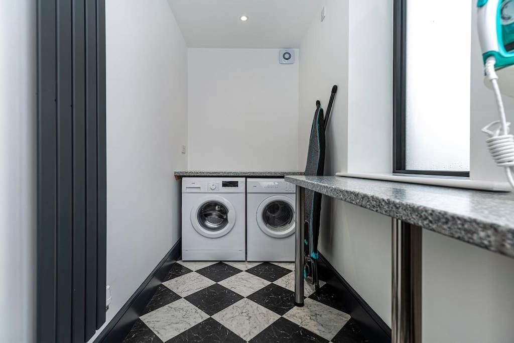 Bootique House - Luxury Group Accommodation In Wakefield Exterior photo